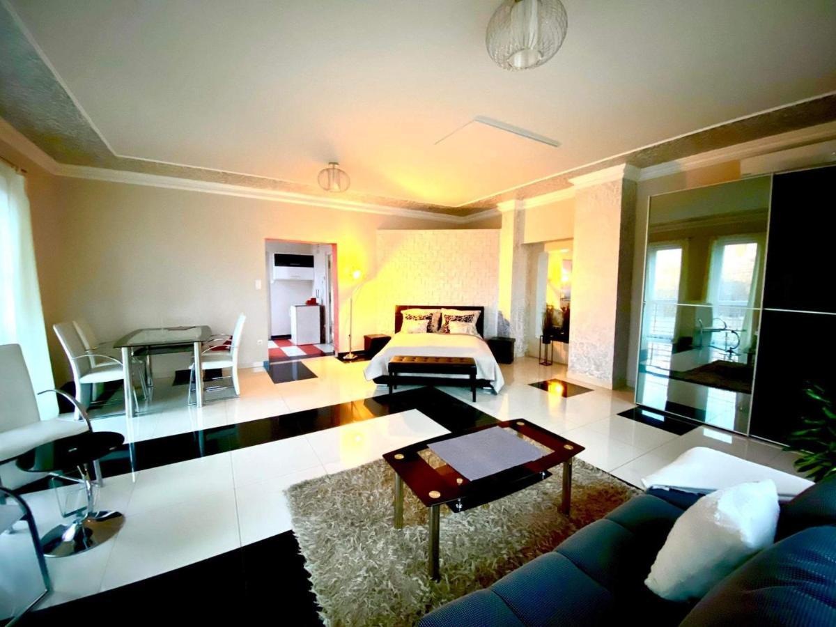 Box Vendeghaz Hotel Nagykata Bilik gambar