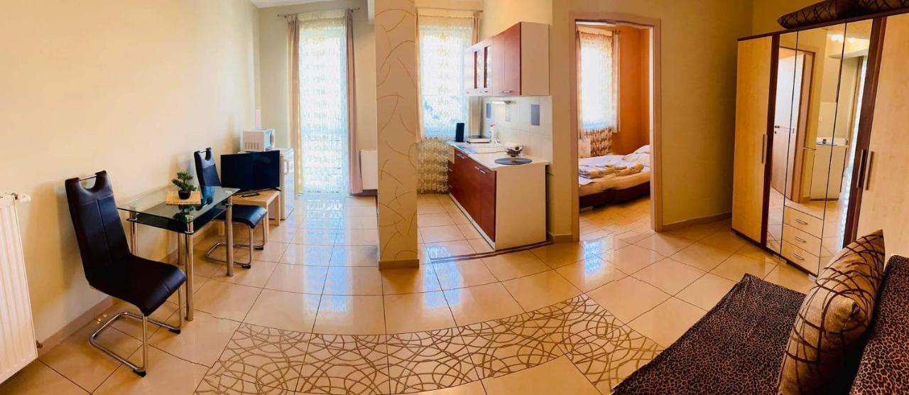 Box Vendeghaz Hotel Nagykata Bilik gambar