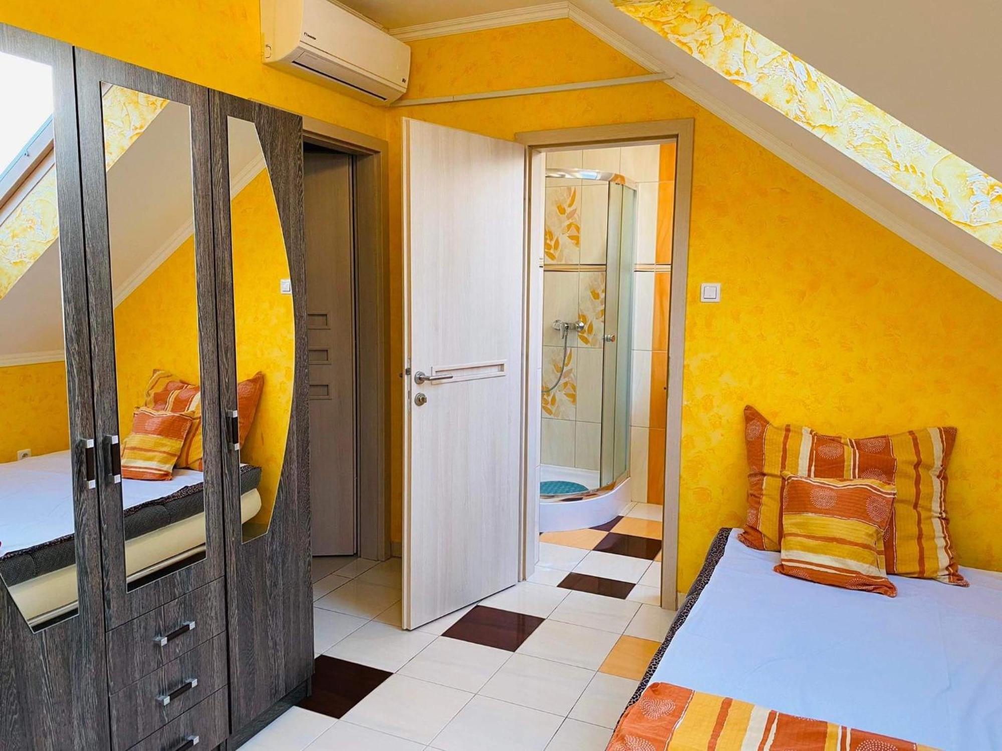 Box Vendeghaz Hotel Nagykata Bilik gambar